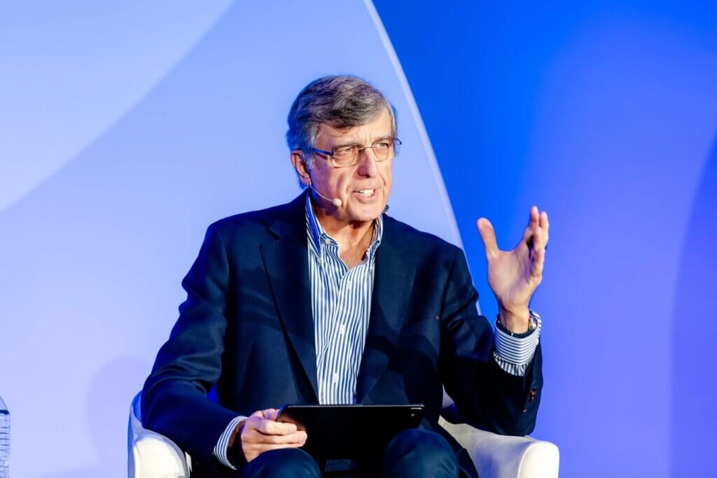 Claudio Muruzabal explains his perspective on the convergence of HR and technology at Degreed LENS